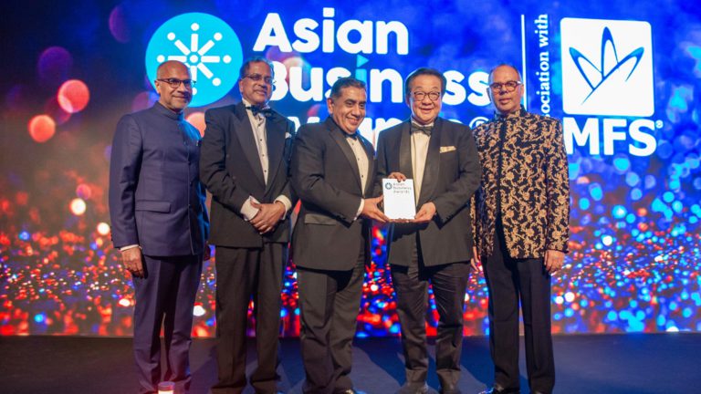 Tan Sri Francis Yeoh terima Anugerah Pencapaian Sepanjang Hayat ASEAN di London