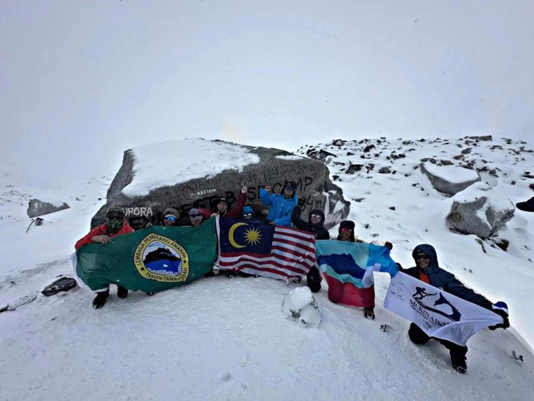 Pasukan SAR Gunung Kinabalu cipta sejarah tawan Everest Base Camp