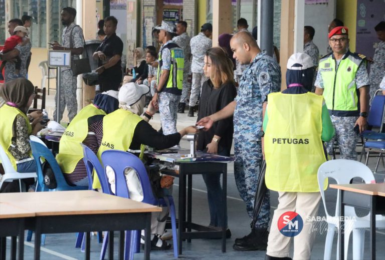 PRU Sabah : 3,153 tentera, pasangan hadir mengundi awal di Sepanggar