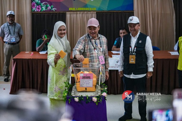 Hajiji turun mengundi bersama keluarga, yakin sokongan kukuh di Sulaman