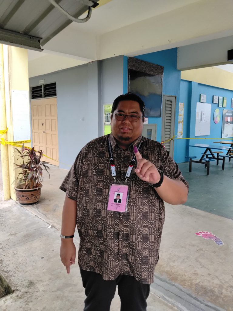 Calon GRS hadir awal untuk mengundi di DUN Sungai Manila