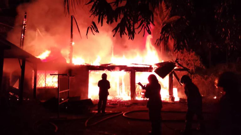 Kebakaran musnahkan rumah dan kereta di Sandakan