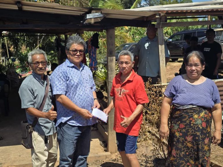 Ellron santuni mangsa kebakaran rumah di Kg Sakikilo, DUN Sook