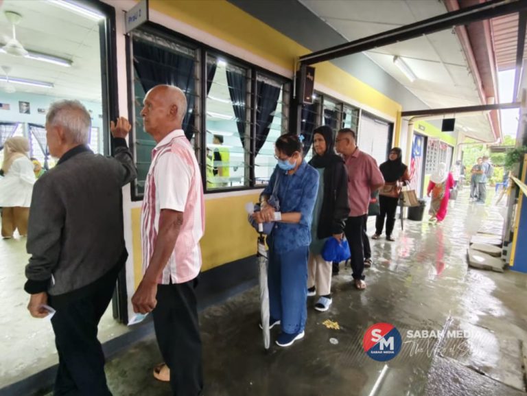 Hujan tidak halang semangat pengundi Sabah tunai tanggungjawab