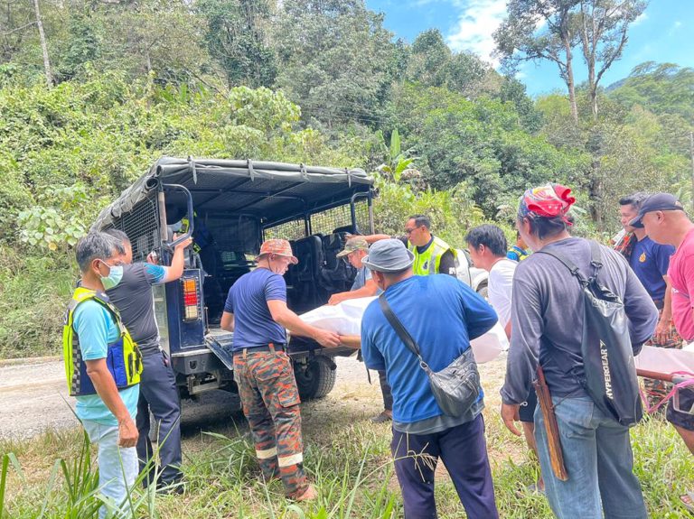Dua lelaki maut, pacuan empat roda dinaiki hanyut dibawa arus deras