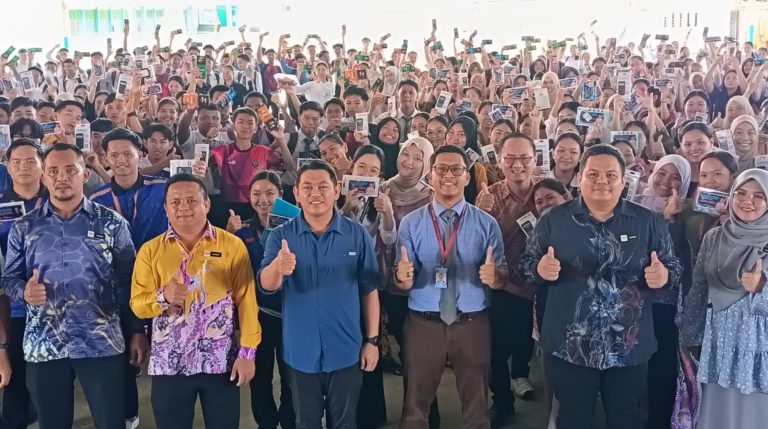 455 pelajar SPM, STPM terima sumbangan alat tulis, kalkulator dari ADUN Nabawan