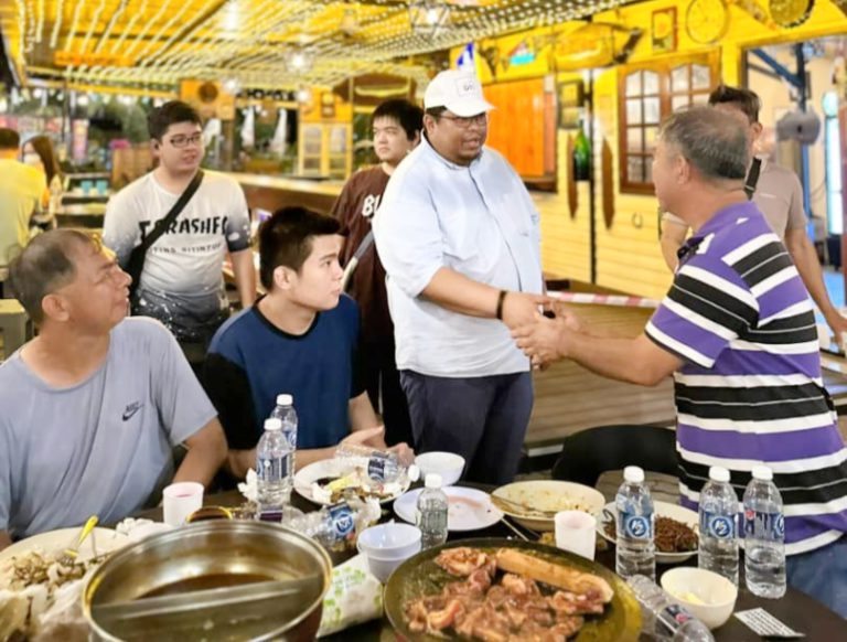 Hazem tarik perhatian masyarakat Tionghua dengan berbahasa Cina