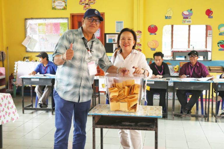 Calon GRS Kiulu, Joniston selesai undi bersama isteri