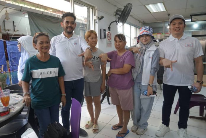 Shah Alfie semasa program walkabout di Putatan (3)