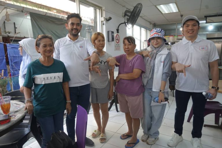 Shah Alfie santuni komuniti pelbagai kaum, serlah kemahiran berbahasa Cina