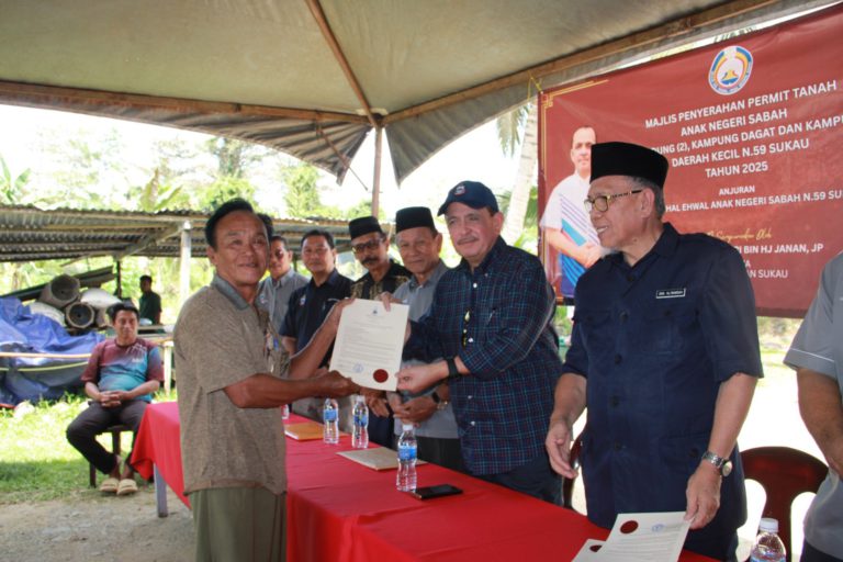 Tiga dekad menanti, 56 penduduk terima geran tanah di Sukau