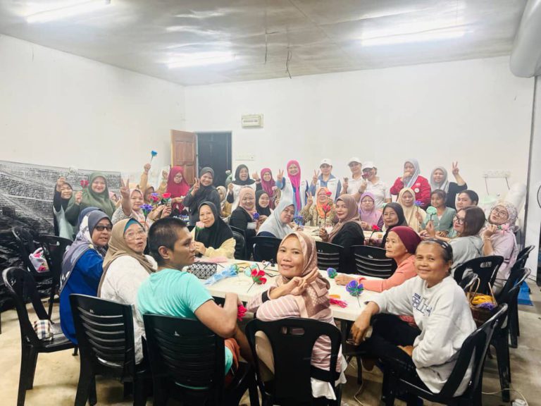 GRS anjur kursus kreatif bunga kawat, galak usahawan kecil tempatan