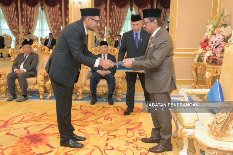 ADUN Kunak angkat sumpah Pembantu Menteri