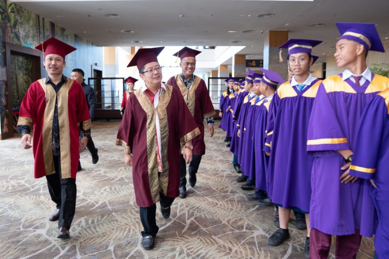 Geran pendidikan tahunan sekolah di Penampang dan Kadamaian diteruskan – Ewon