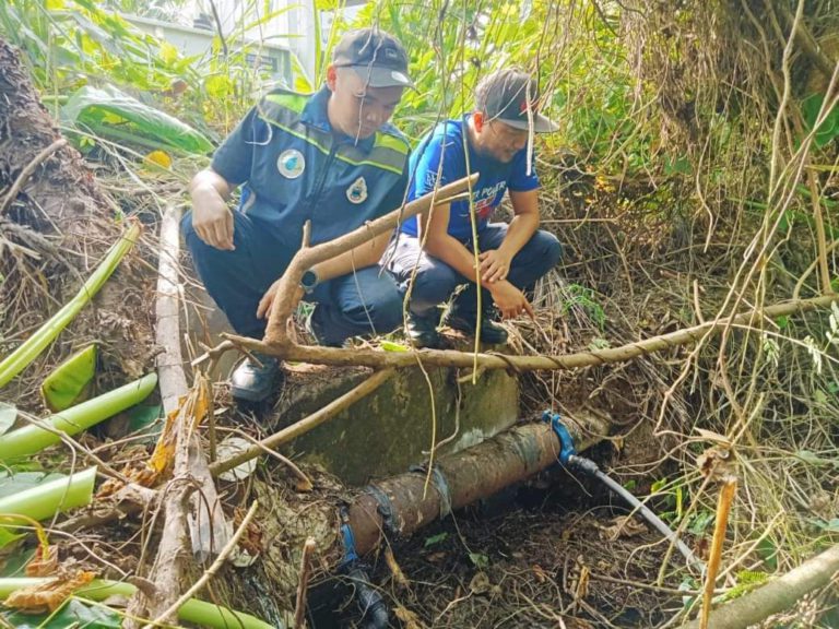 JANS perhebat tindakan potong sambungan paip haram di kawasan setinggan