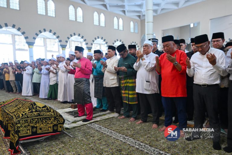 Ribuan umat Islam hadir solat jenazah Allahyarham Bung Moktar Radin di Masjid Bandaraya