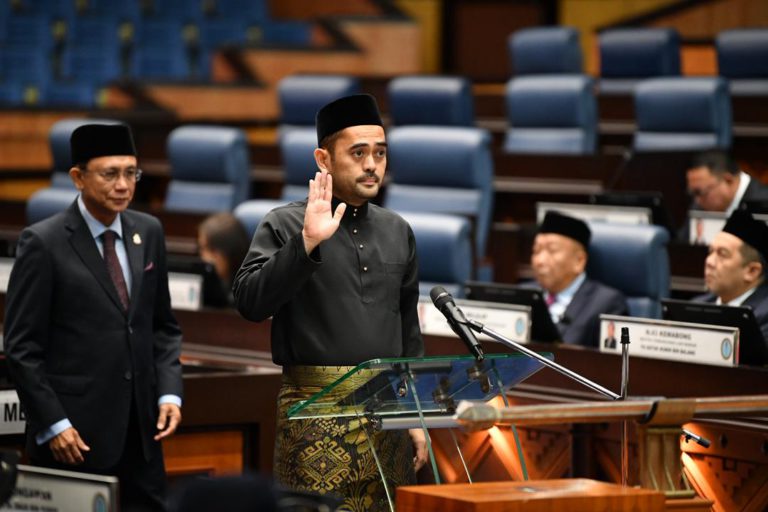 Masa untuk bekerja – Shah Alfie