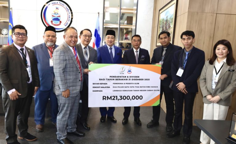 LKTNS serah pendapatan dan dividen RM21.3 juta kepada peneroka di Sabah