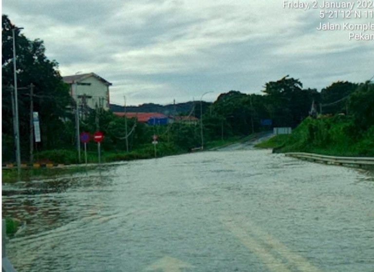 Enam jalan utama di Beaufort terjejas banjir
