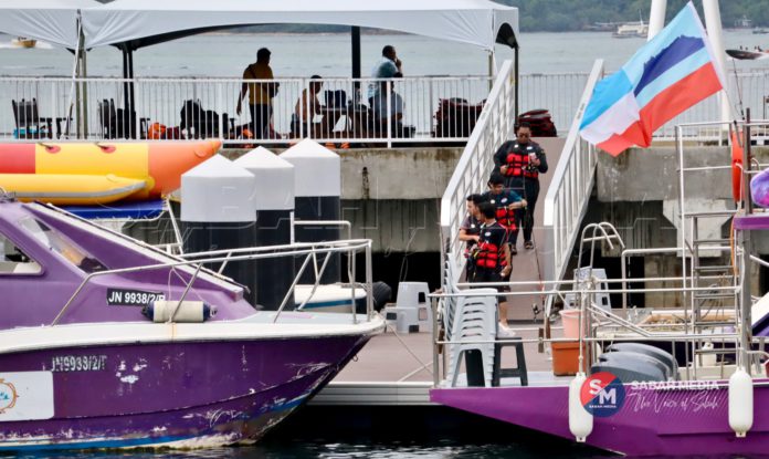 JETI DBKK BOT PELANCONG PULAU