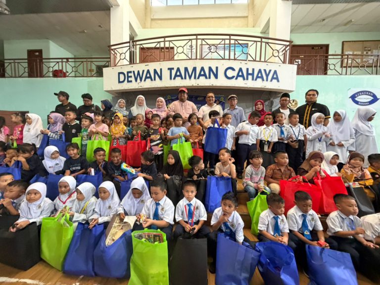 375 murid di Sungai Manila terima manfaat program kembali ke sekolah