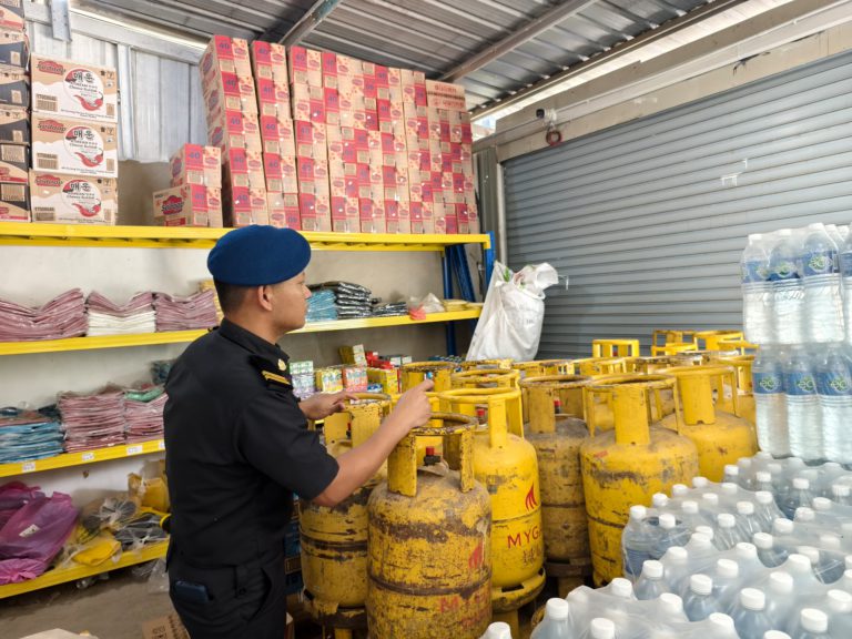 Dua peniaga diambil tindakan jual barang kawalan tanpa lesen di Sandakan