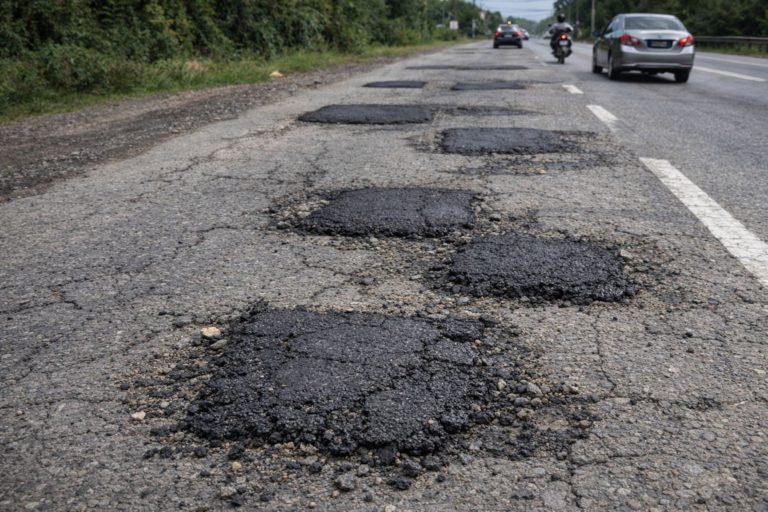 Jalan Berlubang di Tuaran–Sepanggar Terus Bebankan Pengguna Jalan Raya