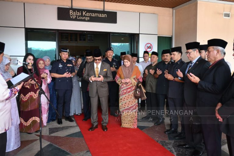 Tun Musa berlepas ke Mesir, santuni pelajar Sabah