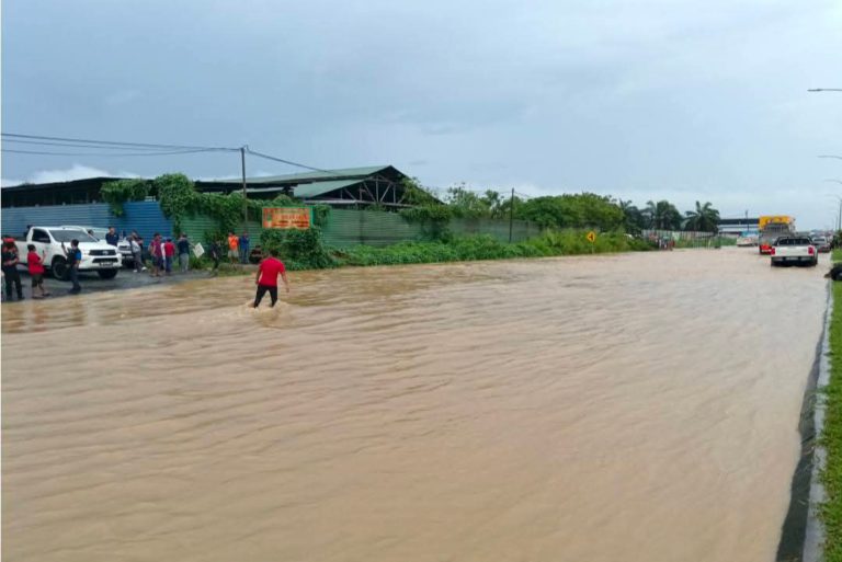 Banjir kilat jejas beberapa laluan utama di Lahad Datu