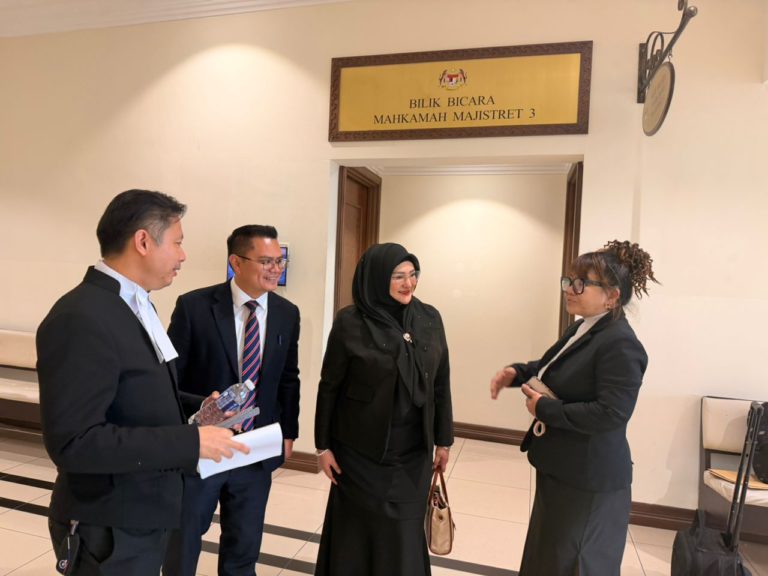 Ahli perniagaan bebas pertuduhan aibkan kehormatan polis