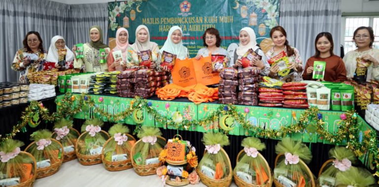 MUTIARA GRS sumbang kuih raya untuk pasukan keselamatan, petugas kesihatan
