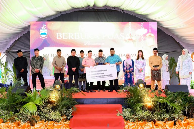 Sawit Kinabalu hulur sumbangan kepada rumah kebajikan, pelajar SPM di Sungai Manila