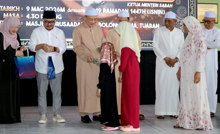 Hajiji berbuka puasa bersama rakyat, sampaikan sumbangan Ramadan di Tuaran