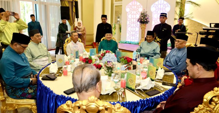 Ketua Menteri, isteri hadiri sambutan Aidilfitri Istana Seri Kinabalu