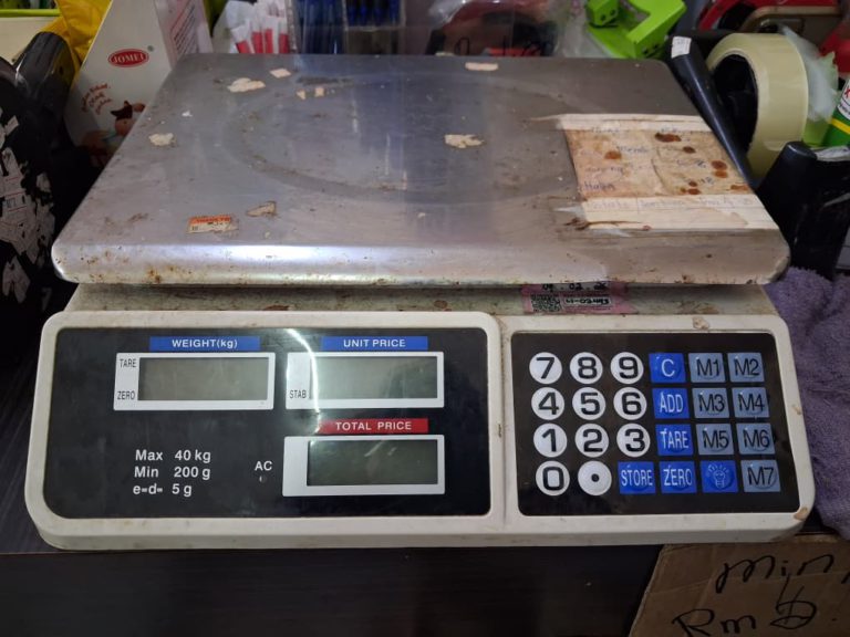 Peniaga dikompaun guna alat timbang tamat tempoh