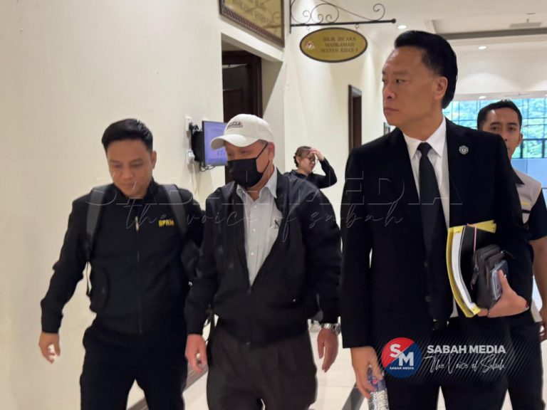 Bekas pengarah DIDR berdepan 20 tuduhan subahat terima barang berharga