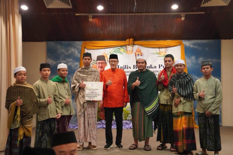 Masidi santuni pelajar asnaf pada majlis berbuka puasa di Ranau