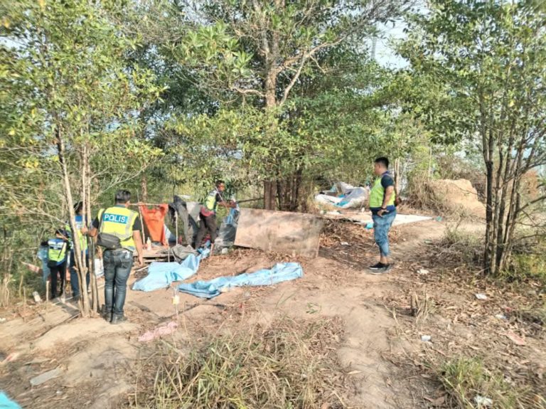 23 struktur haram diroboh dalam Ops Bersepadu di Sepanggar