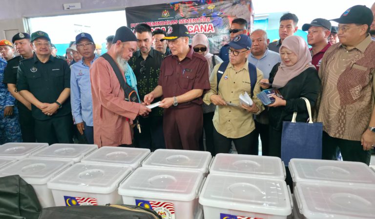 Kerajaan Sabah salur bantuan khas kepada mangsa kebakaran di Kampung Bahagia
