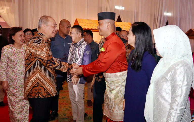 Ketua Menteri sambut Aidilfitri dengan media Sabah