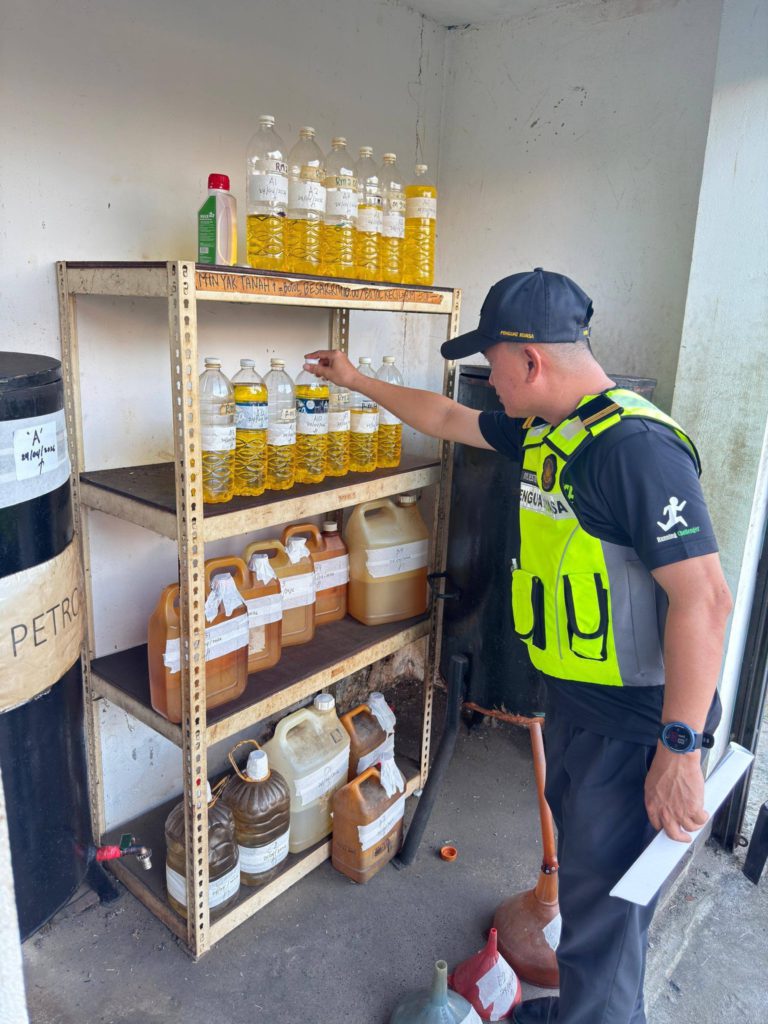 Ops Tiris 4.0: Helah jual semula petrol dan diesel terbongkar