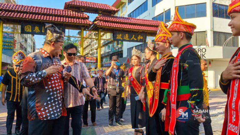 Hari Etnik Sabah 6.0: Perarakan budaya tarik perhatian