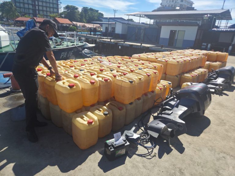 Ops Tiris 4.0 : KPDN Semporna terima rampasan 7,850 liter petrol