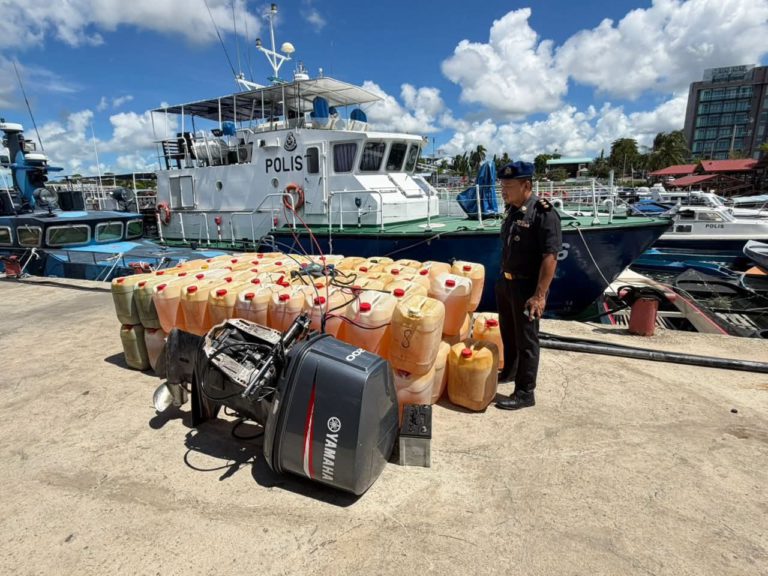 Ops Tiris 4.0 : KPDN Semporna rampas 2,425 liter petrol disyaki untuk penyeludupan