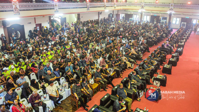 ORANG RAMAI PESTA KAAMATAN