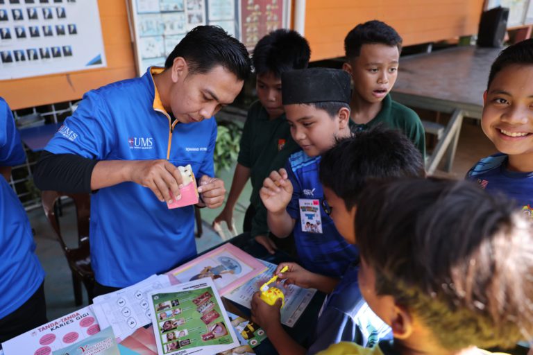 UMS, MKPUA dekati komuniti sekolah, gerakkan program eksplorasi ilmu
