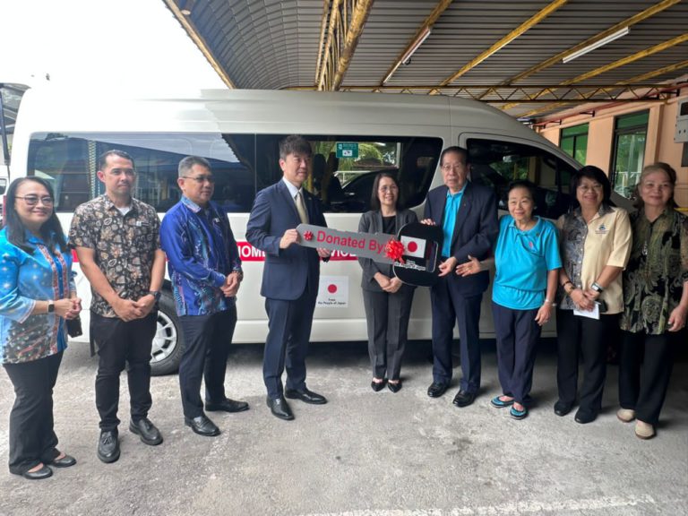 Kerajaan Jepun sumbang van mesra OKU kepada Sabah Cheshire Home