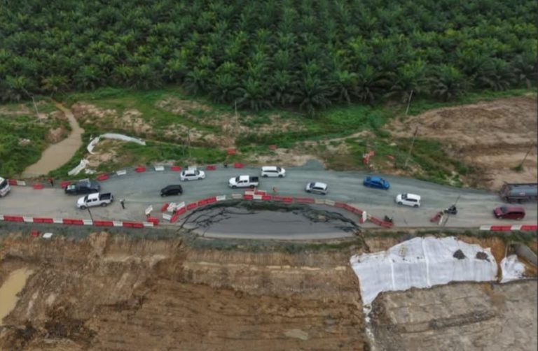 Laluan sementara siap, trafik dua hala dibuka semula di Bulatan Sukau