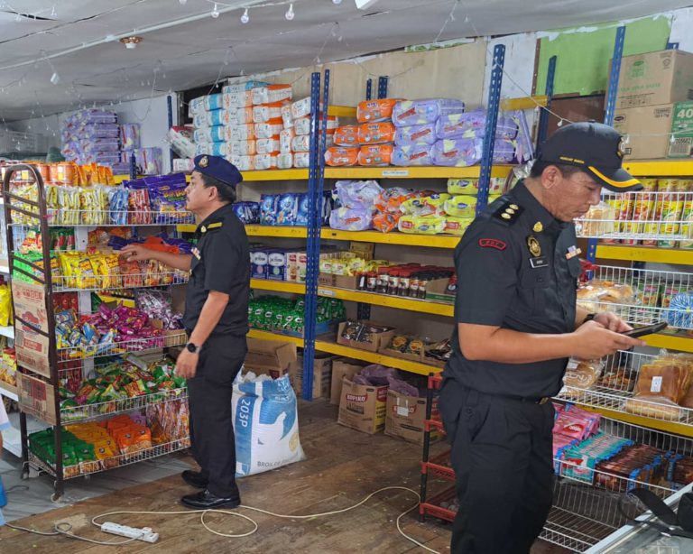 Tidak letak tanda harga, dua peniaga runcit dikompaun