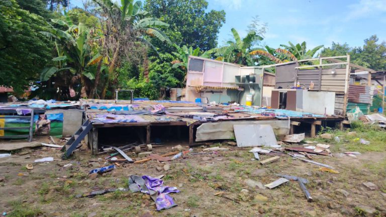 DBKK roboh 166 setinggan haram bersebelahan Kampung Bandulan